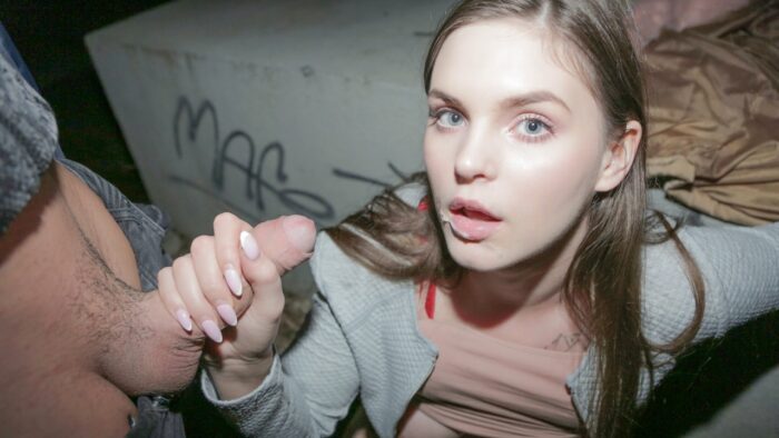 taylee-wood-student-with-big-natural-boobs