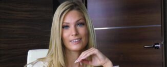 Hot Blonde Candee Licious Toys Her Pussy For Amateur Photographer On The Beach