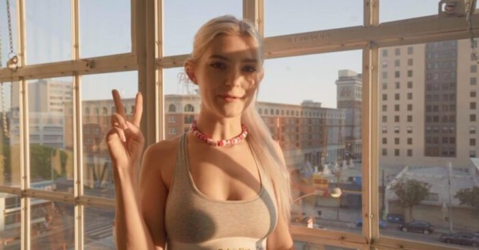 Eva Elfie Windowfuck