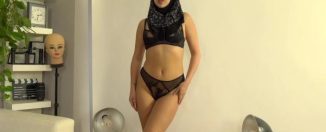Lady Dee Bitch in hijab wants some photos from horny photographer