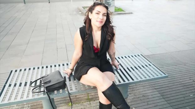 Alice Alice, 28 years old, pastry chef in Marseille and OM fan